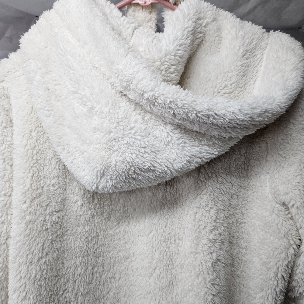 UGG White Fleece Hooded Robe w/ Belt Fluffy Sz Med Womens - Picture 3 of 8